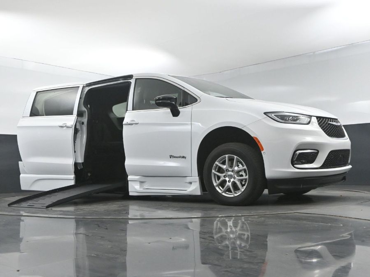 2025 CHRYSLER PACIFICA - Image 18