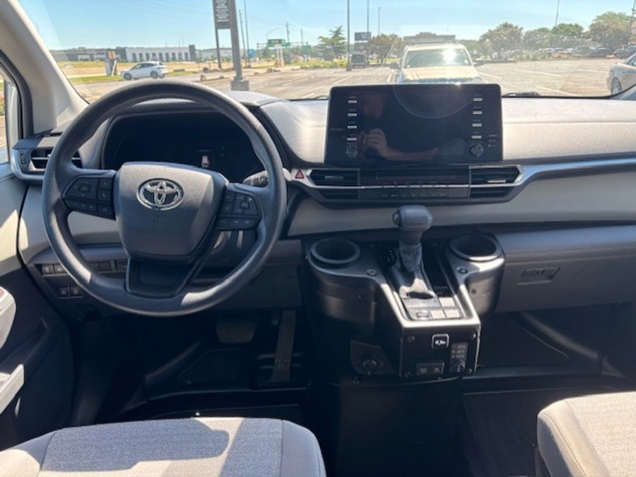 Used 2022 Toyota Sienna Hybrid LE - BraunAbility Side Entry Entry Fold Out Automatic Ramp