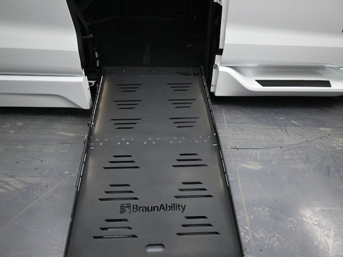 2025 TOYOTA SIENNA - Image 11