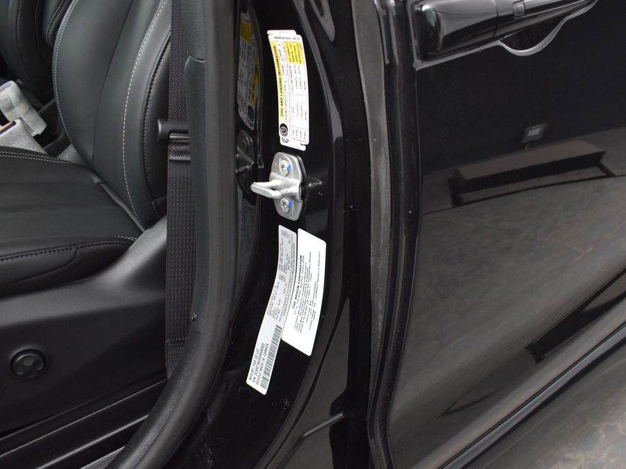 New 2025 Chrysler Pacifica Select Safety - BraunAbility Side Entry Entry Fold Out Automatic Ramp