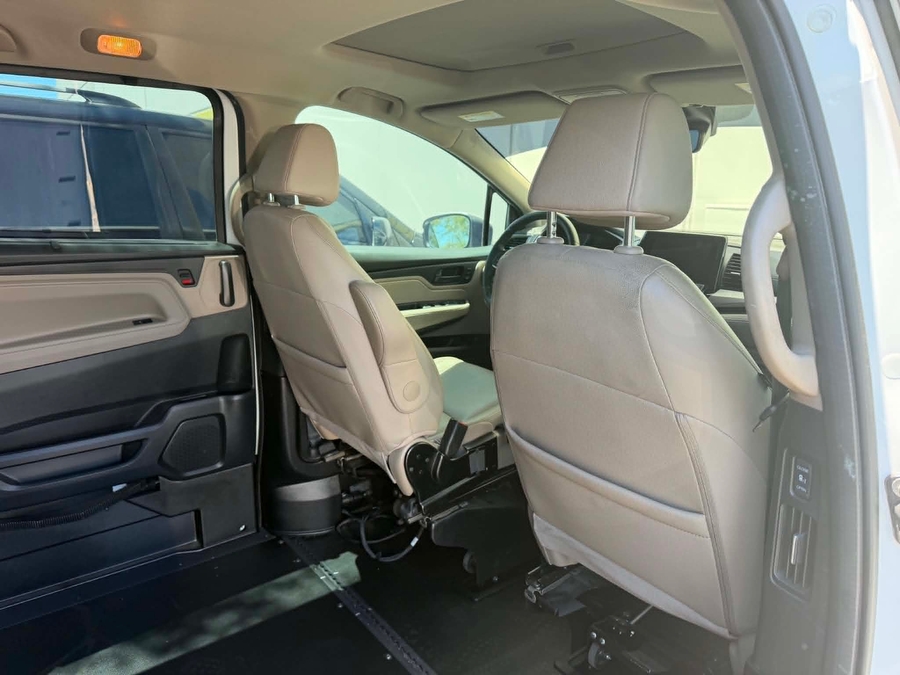 Used 2023 Honda Odyssey EX-L - BraunAbility Side Entry Entry In Floor Automatic Ramp