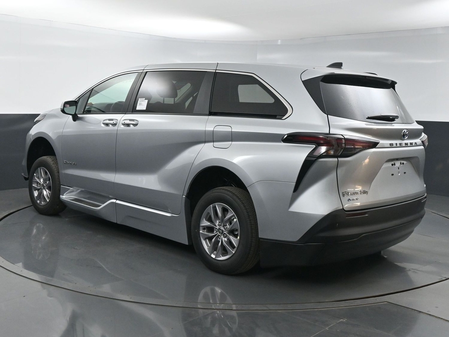 New 2025 Toyota Sienna Hybrid LE - BraunAbility Side Entry Entry Fold Out Automatic Ramp