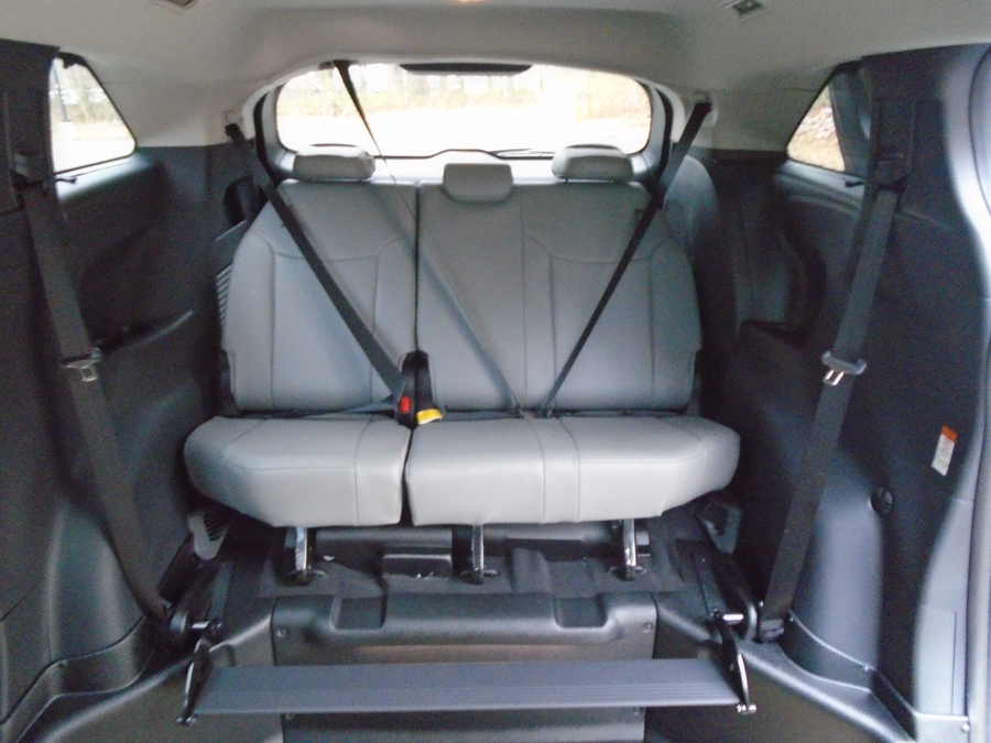 Black Toyota Sienna image number 7