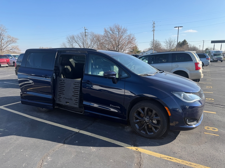 Used 2020 Chrysler Pacifica Touring L Sport - BraunAbility Side Entry Entry Fold Out Automatic Ramp