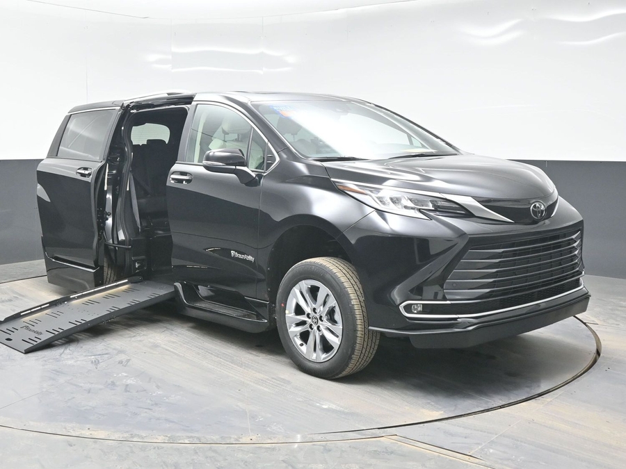 New 2026 Toyota Sienna Hybrid Limited - BraunAbility Side Entry Entry Fold Out Automatic Ramp