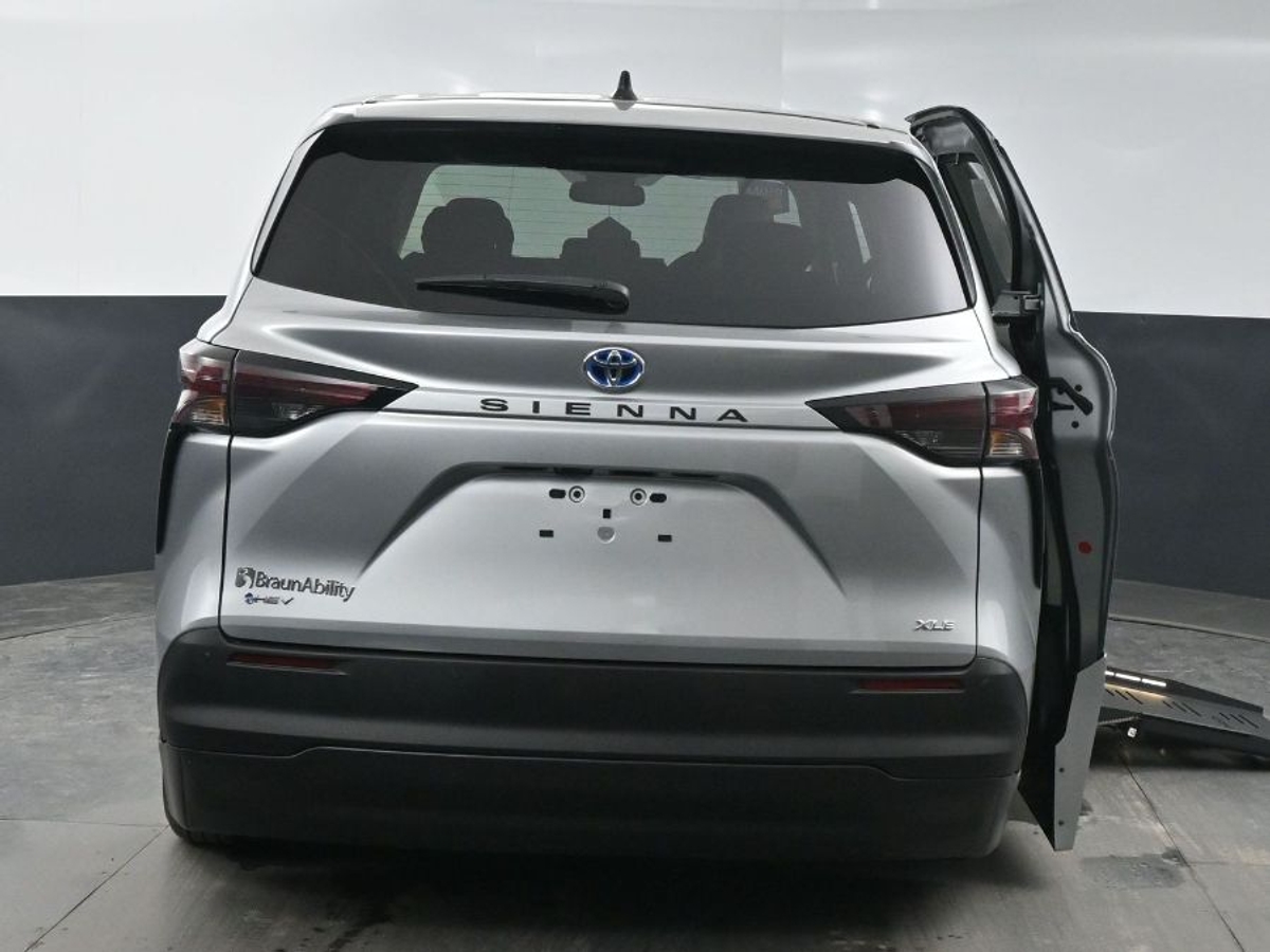 2025 TOYOTA SIENNA - Image 3