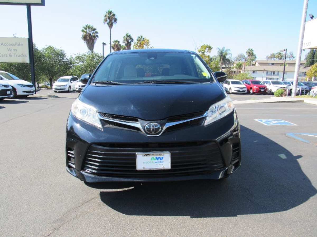 2019 TOYOTA SIENNA - Image 2