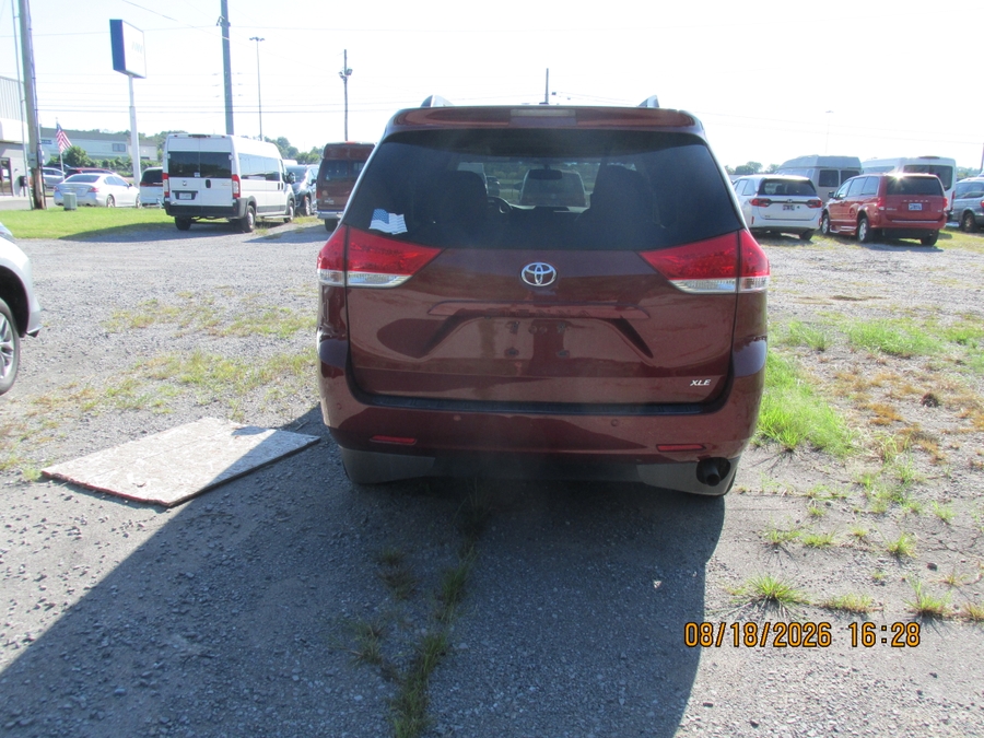  Toyota Sienna image number 5