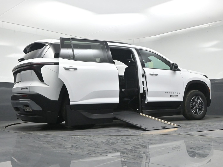New 2026 Chevrolet Traverse 1LT - BraunAbility Side Entry In Floor Automatic Ramp