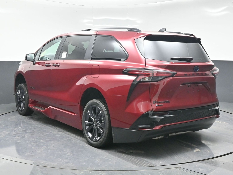 New 2025 Toyota Sienna Hybrid XSE Sport - BraunAbility Side Entry Entry Fold Out Automatic Ramp