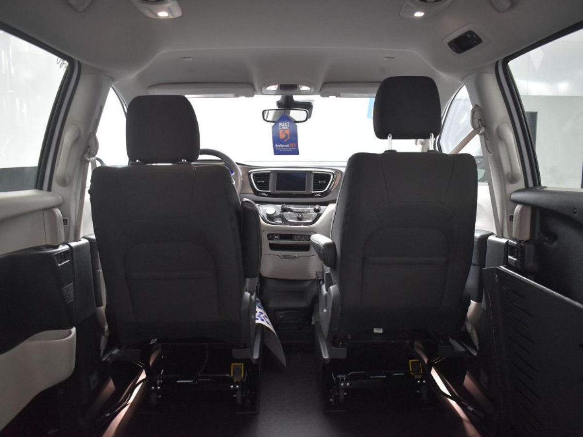 2023 CHRYSLER VOYAGER - Image 15