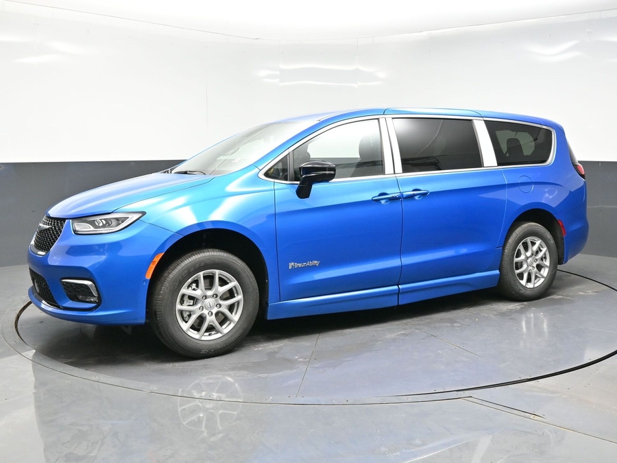 Blue Chrysler Pacifica image number 2