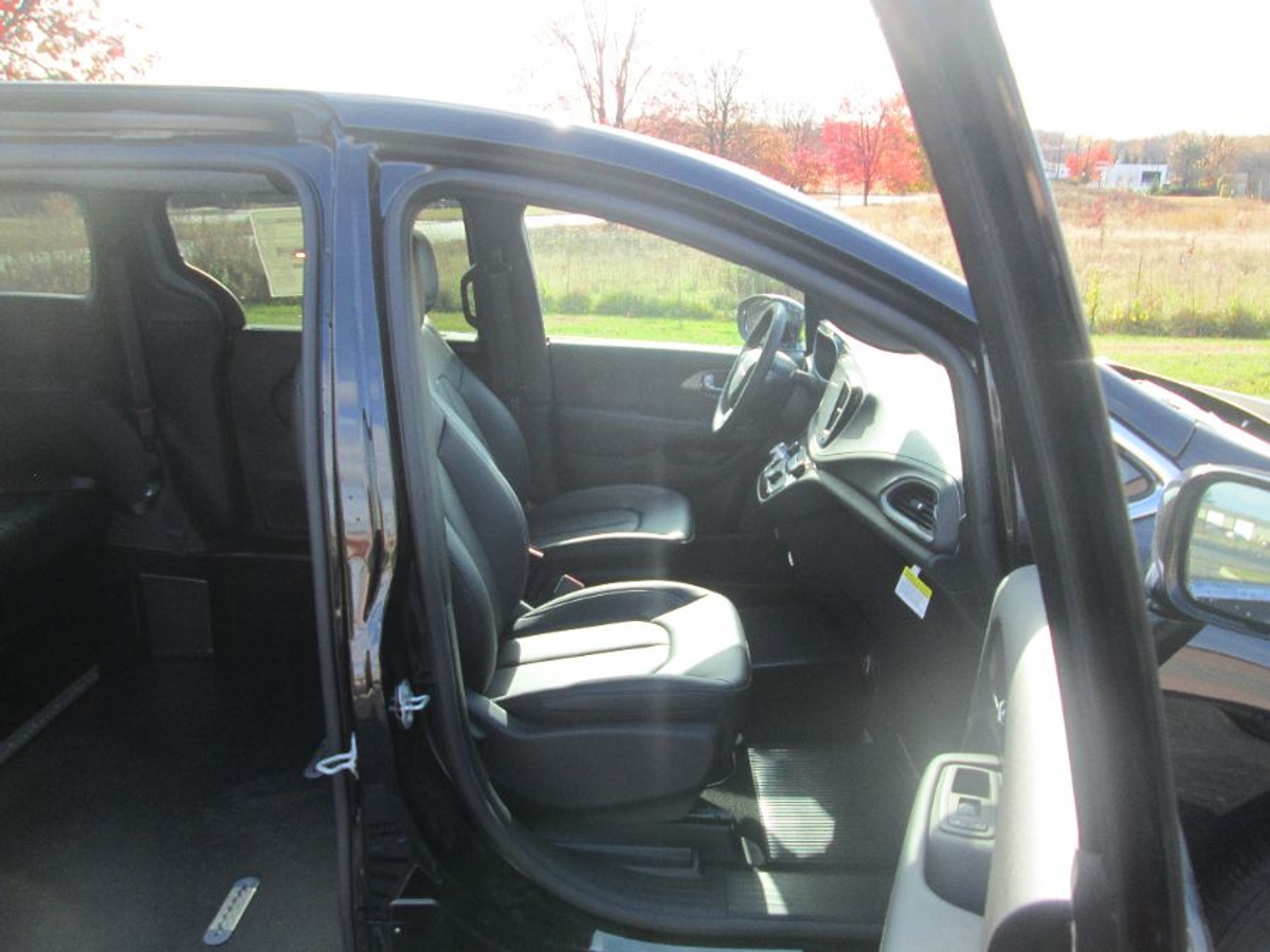 2026 CHRYSLER PACIFICA - Image 11