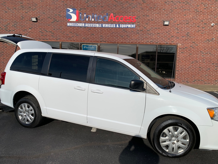 Used 2018 Dodge Grand Caravan SE - International Mobility Rear Entry Entry Fold Out Manual Ramp