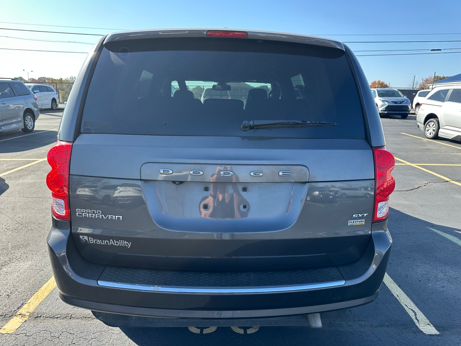 Used 2019 Dodge Grand Caravan SXT - BraunAbility Side Entry Entry Fold Out Automatic Ramp
