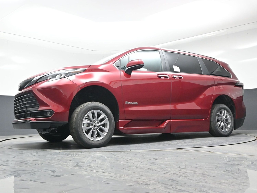 New 2026 Toyota Sienna Hybrid XLE Add - BraunAbility Side Entry Entry In Floor Automatic Ramp
