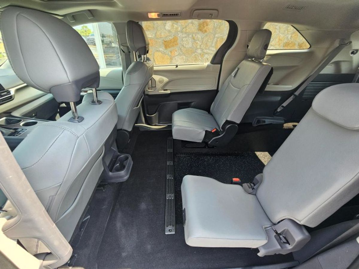 2024 TOYOTA SIENNA - Image 10