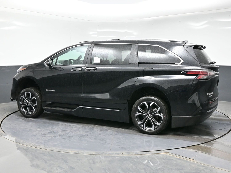 Midnight Black Metallic Toyota Sienna image number 1