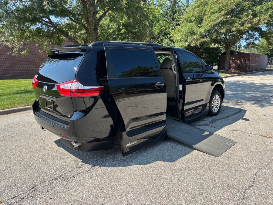 Used 2017 Toyota Sienna XLE - VMI Side Entry In Floor Automatic Ramp