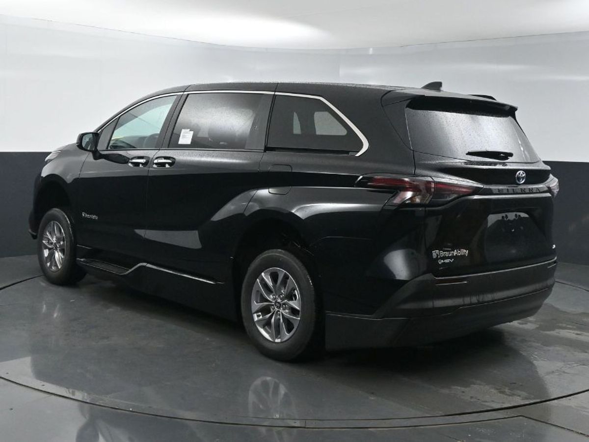 2025 TOYOTA SIENNA - Image 5