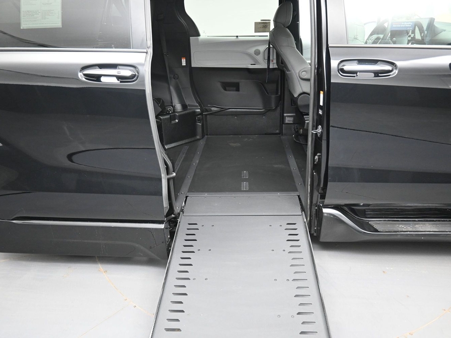 Black Toyota Sienna image number 10