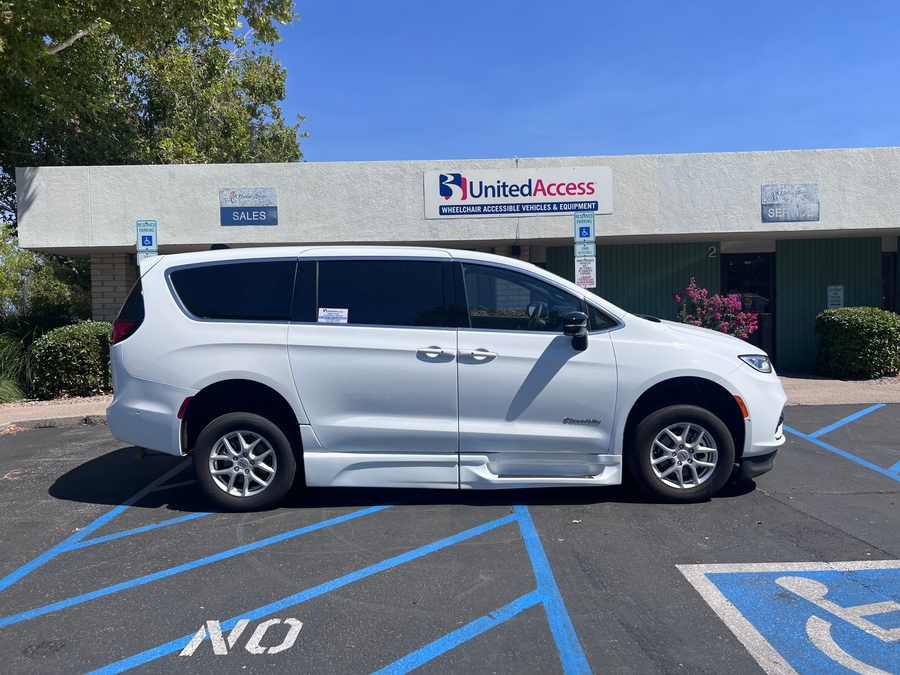 Used 2025 Chrysler Pacifica Select Safety - BraunAbility Side Entry Fold Out Automatic Ramp