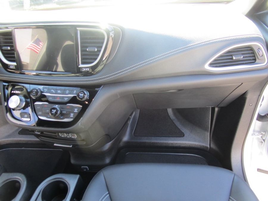 New 2025 Chrysler Pacifica Select Safety - BraunAbility Side Entry Entry Fold Out Automatic Ramp