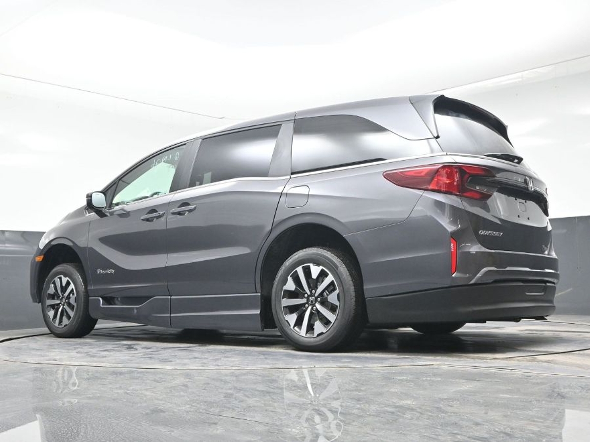 Grey Honda Odyssey image number 20