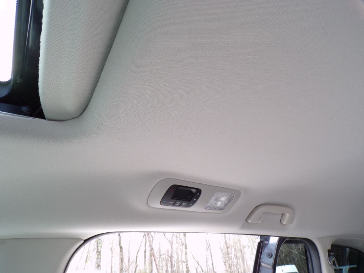 Grey Honda Odyssey image number 17