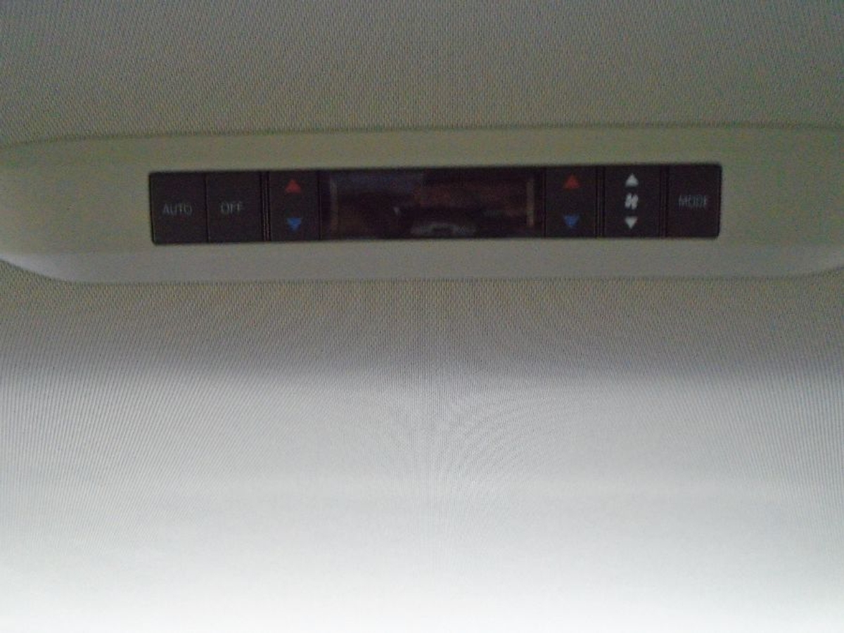 2025 TOYOTA SIENNA - Image 9