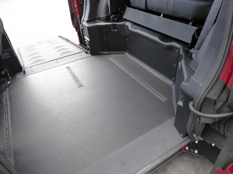 New 2026 Toyota Sienna Hybrid XSE Sport - BraunAbility Side Entry Fold Out Automatic Ramp