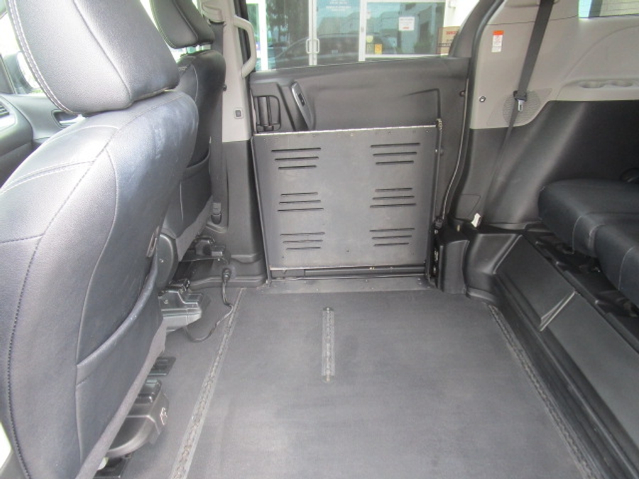 Used 2016 Toyota Sienna SE - BraunAbility Side Entry Entry Fold Out Automatic Ramp