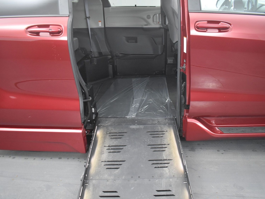 Used 2023 Toyota Sienna Hybrid LE - BraunAbility Side Entry Entry Fold Out Automatic Ramp