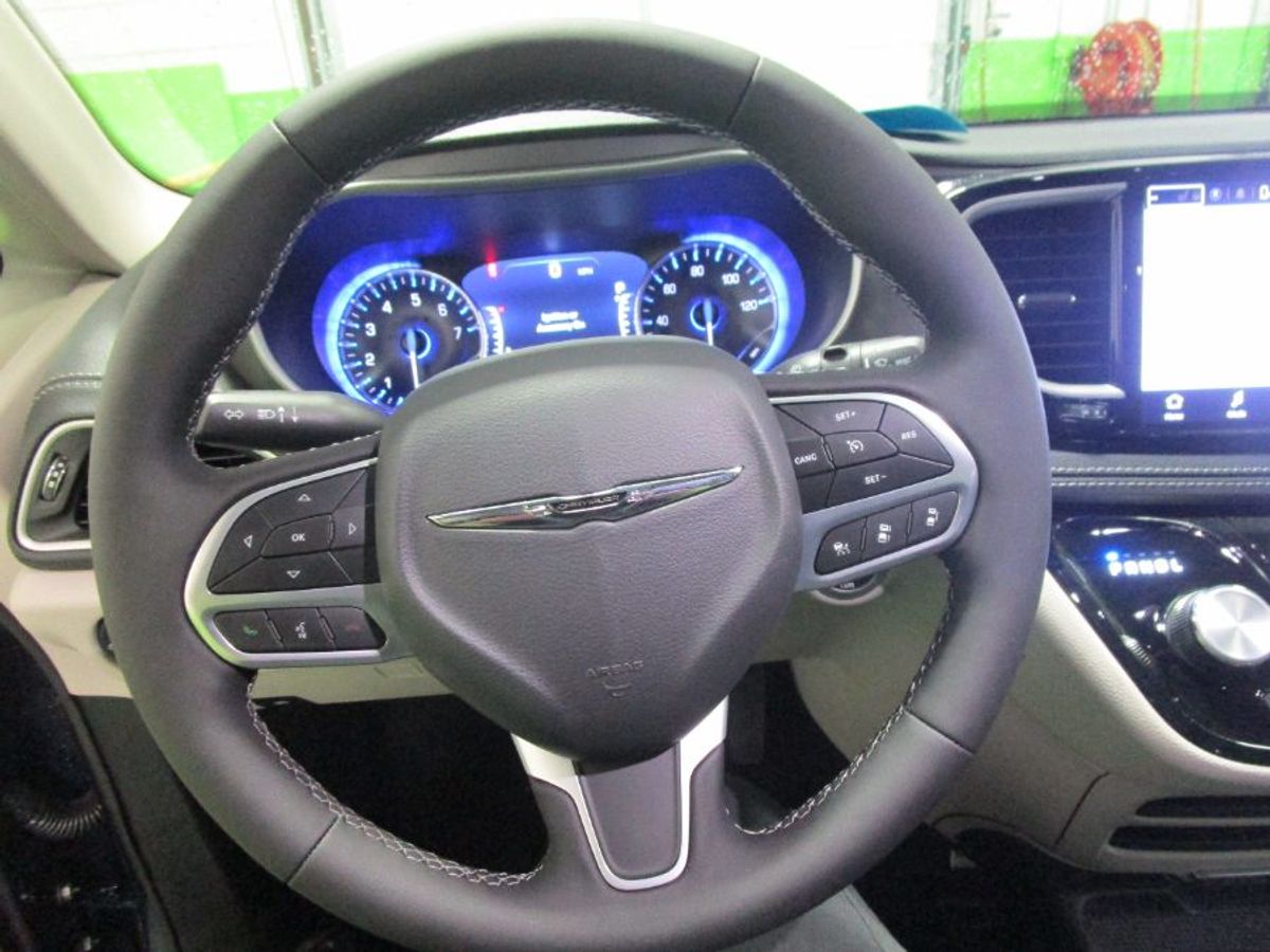 Blue Chrysler Pacifica image number 20