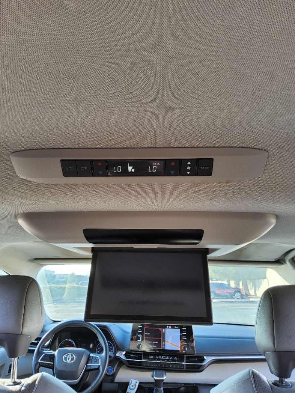 Grey Toyota Sienna image number 15