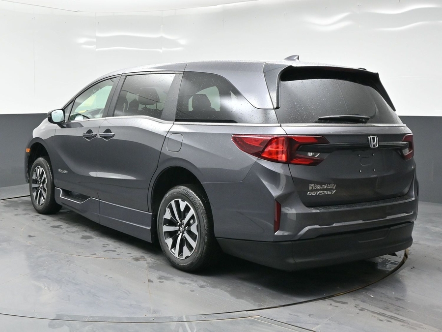 Grey Honda Odyssey image number 2