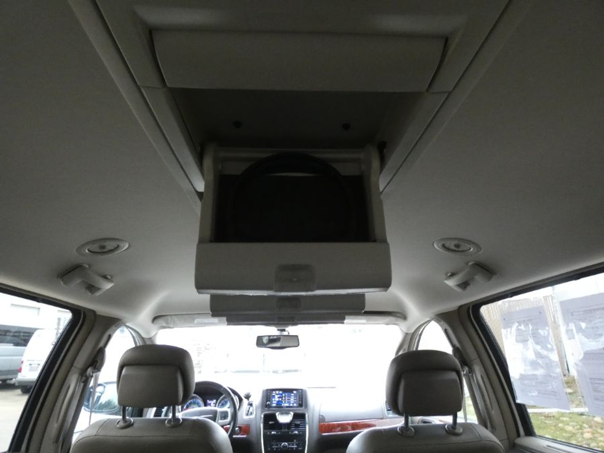 2015 CHRYSLER TOWN AND COUNTRY - Image 2