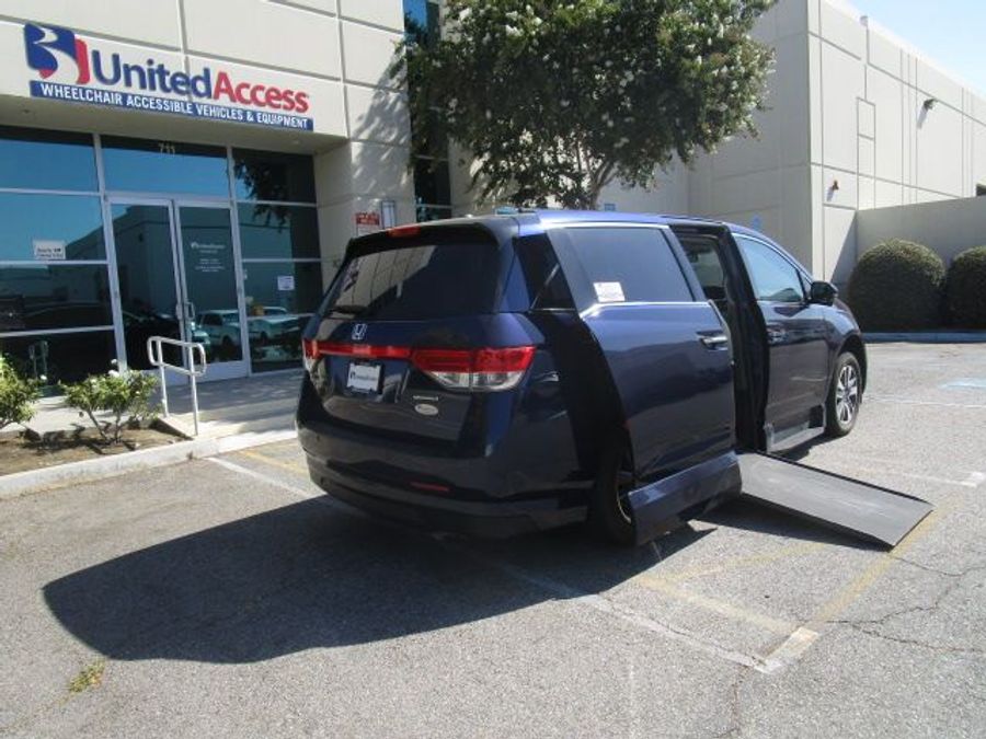 Used 2016 Honda Odyssey Touring - VMI Side Entry Entry In Floor Automatic Ramp
