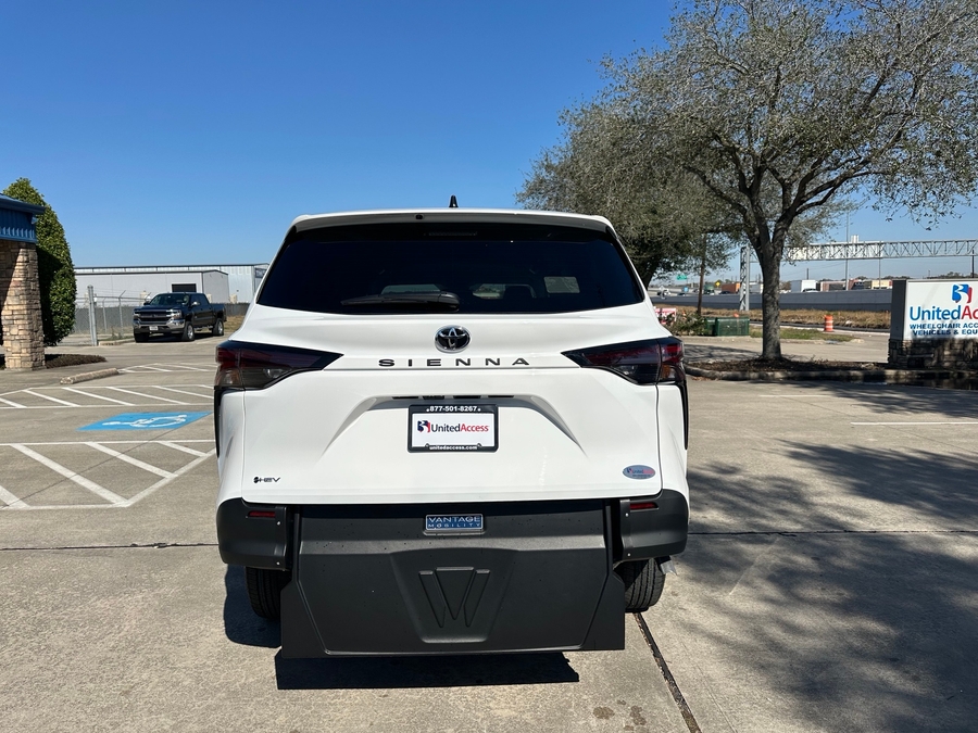 New 2026 Toyota Sienna Hybrid LE - Vantage Mobility Rear Entry Entry Fold Out Manual Ramp