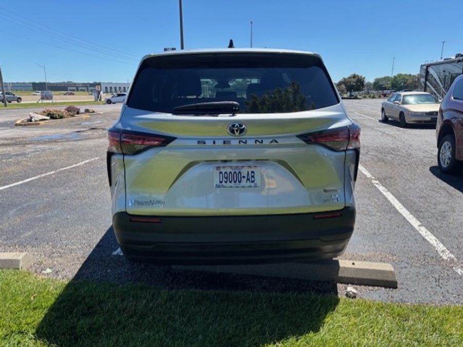 Used 2022 Toyota Sienna Hybrid LE - BraunAbility Side Entry Entry Fold Out Automatic Ramp