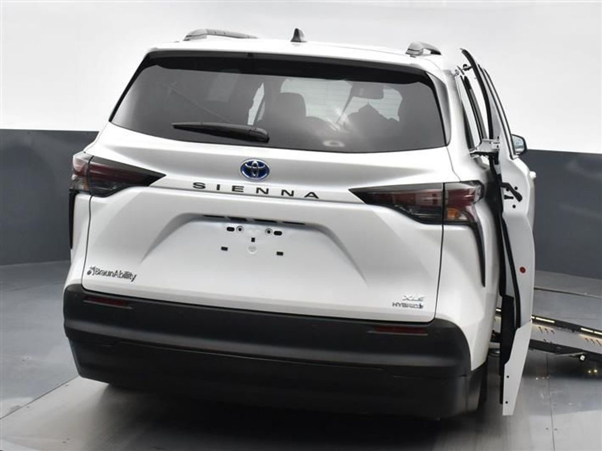 2023 TOYOTA SIENNA - Image 11