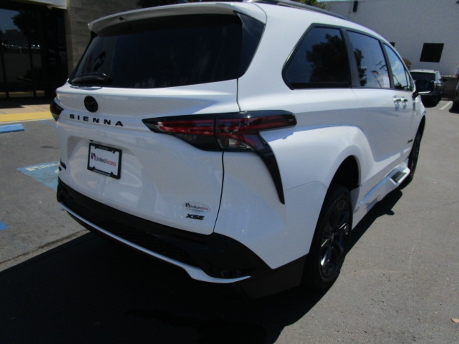 New 2025 Toyota Sienna Hybrid XSE Sport - BraunAbility Side Entry Entry Fold Out Automatic Ramp