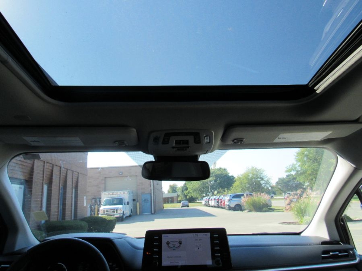 2024 TOYOTA SIENNA - Image 4