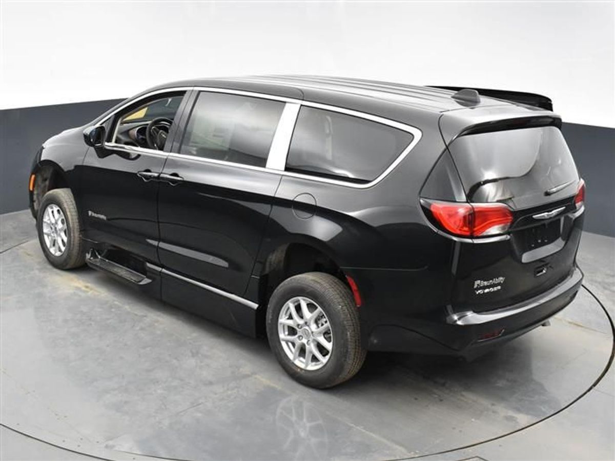 2023 CHRYSLER VOYAGER - Image 5