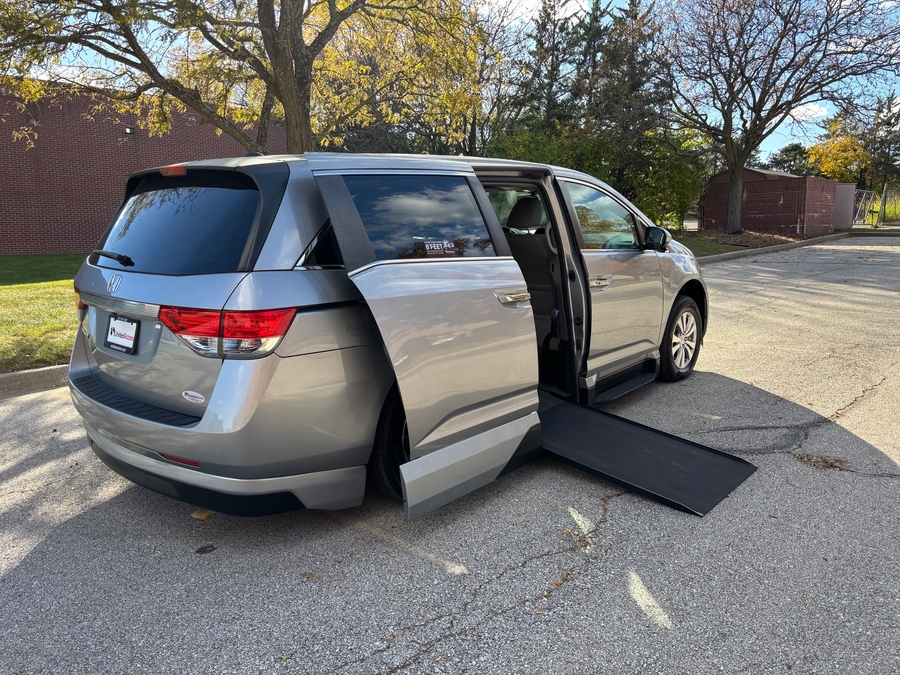 Used 2016 Honda Odyssey EX-L - VMI Side Entry Entry In Floor Automatic Ramp