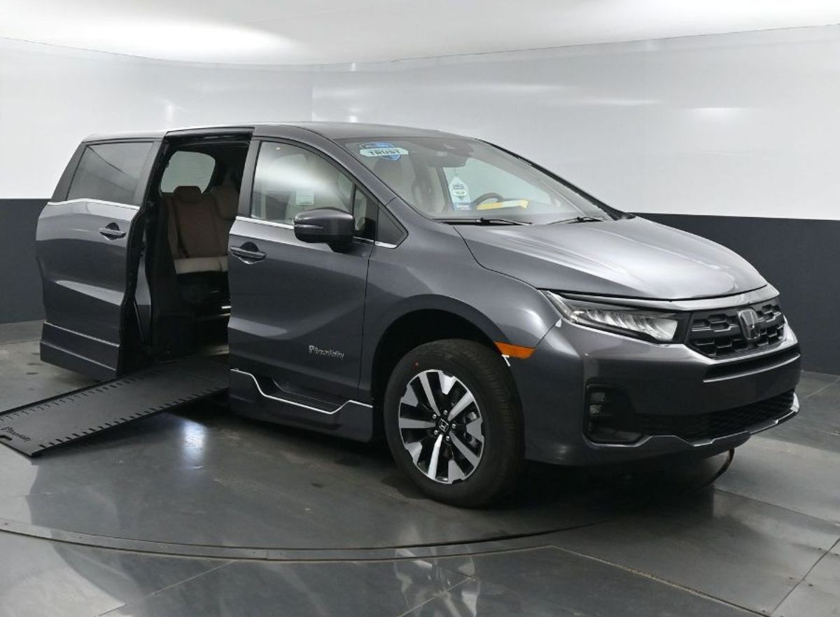 Grey Honda Odyssey image number 1