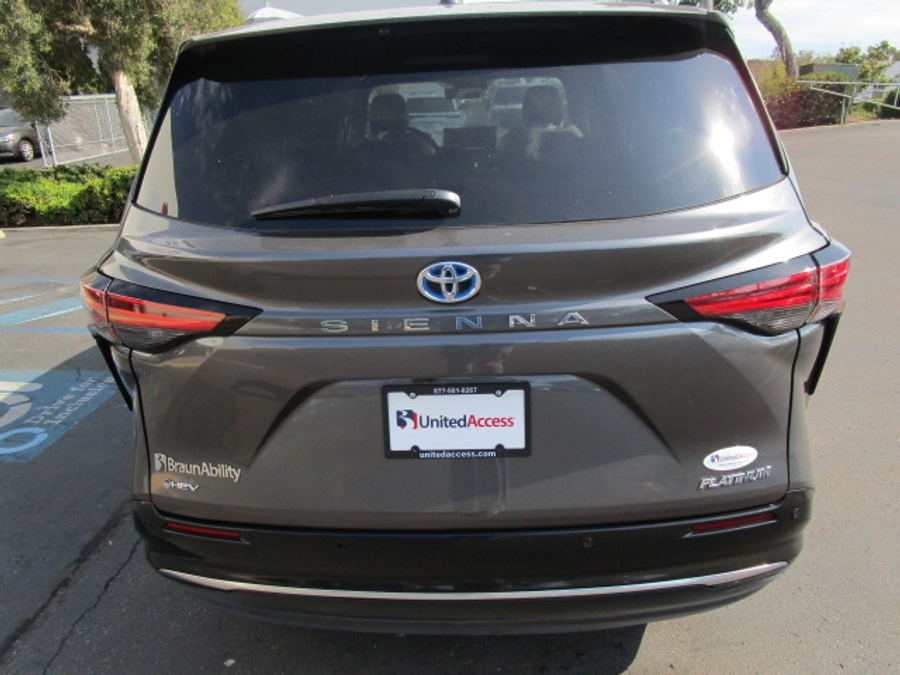 New 2025 Toyota Sienna Hybrid Platinum - BraunAbility Side Entry Entry Fold Out Automatic Ramp