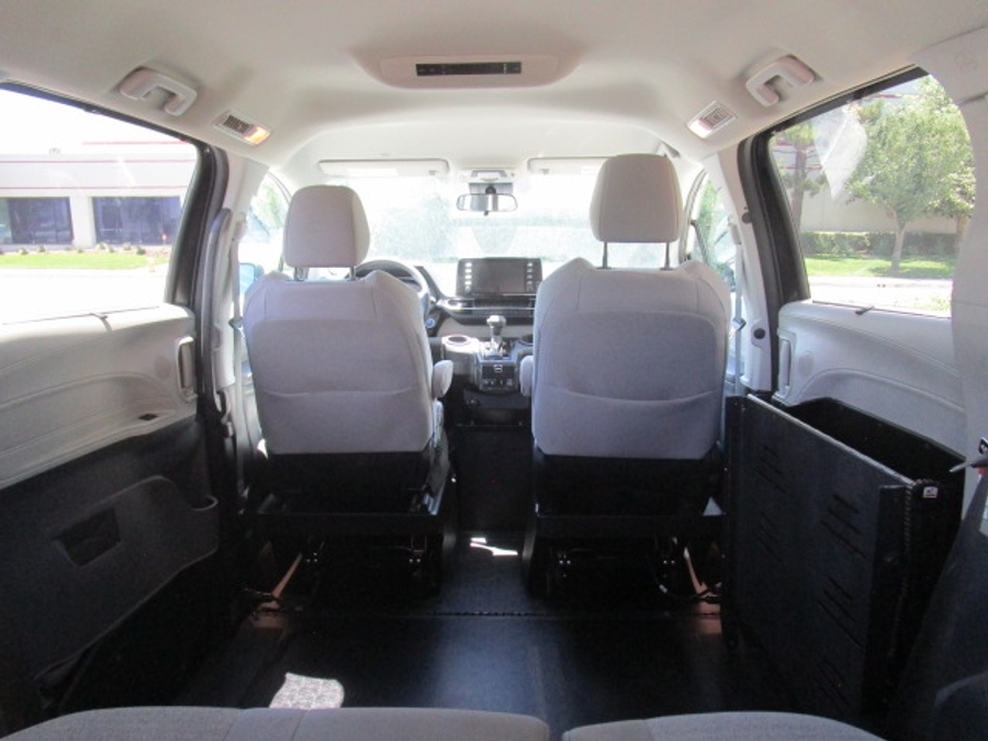 Used 2024 Toyota Sienna Hybrid LE Base - BraunAbility Side Entry Fold Out Automatic Ramp