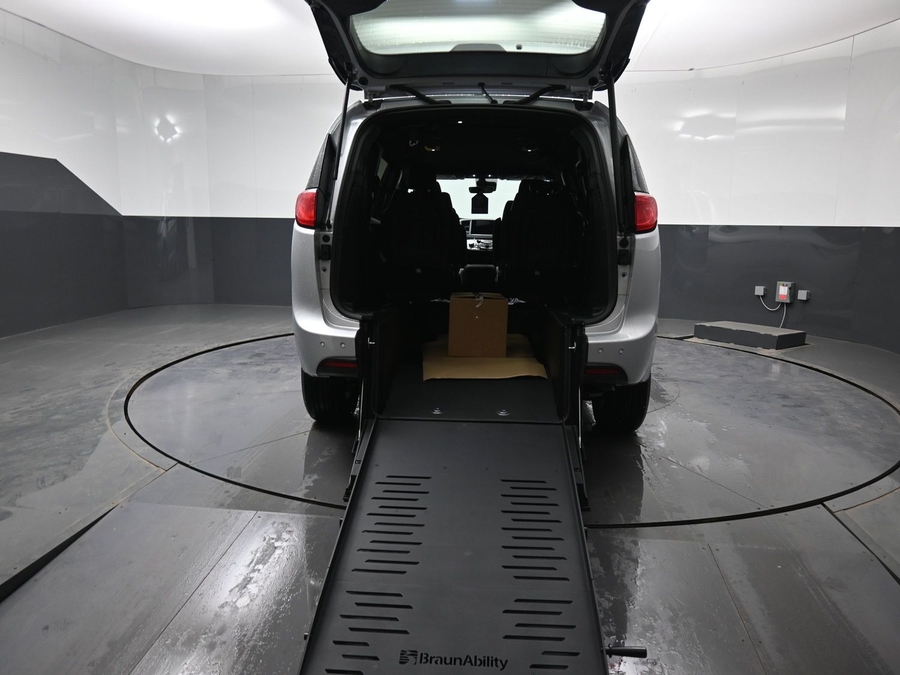 Silver Chrysler Voyager image number 6