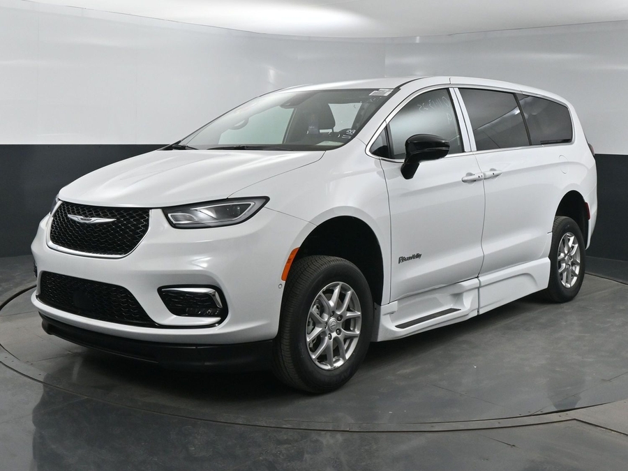 New 2025 Chrysler Pacifica Select Safety - BraunAbility Side Entry Entry Fold Out Automatic Ramp